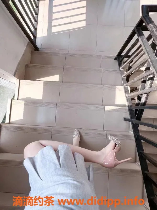 杭州楼凤资源信息,滨江静香 25岁 166cm B罩杯 1200元课表体验