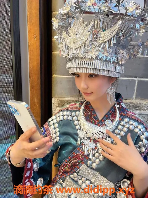 上海楼凤-徐汇长腿嫩妹梦雯雯，1100元起