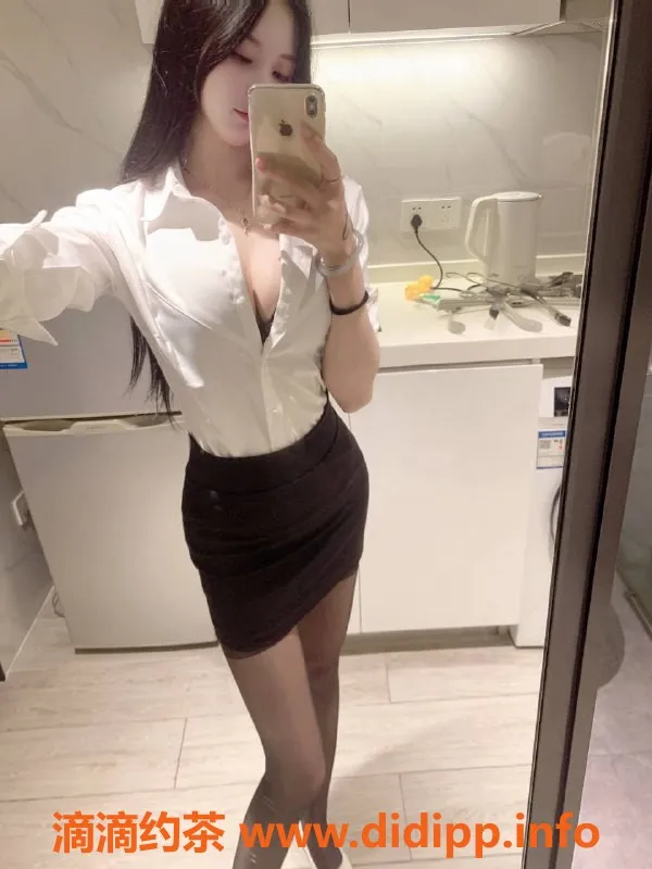 深圳楼凤资源信息,深圳南山董小琪，22岁长腿大胸，超值服务仅1200元