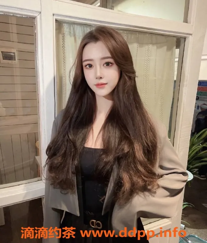 上海楼凤-普陀长腿美女林佳怡，体验二千鸳鸯浴！