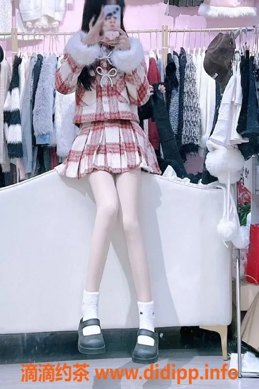 长沙楼凤-天心区小西，身材苗条价格亲民