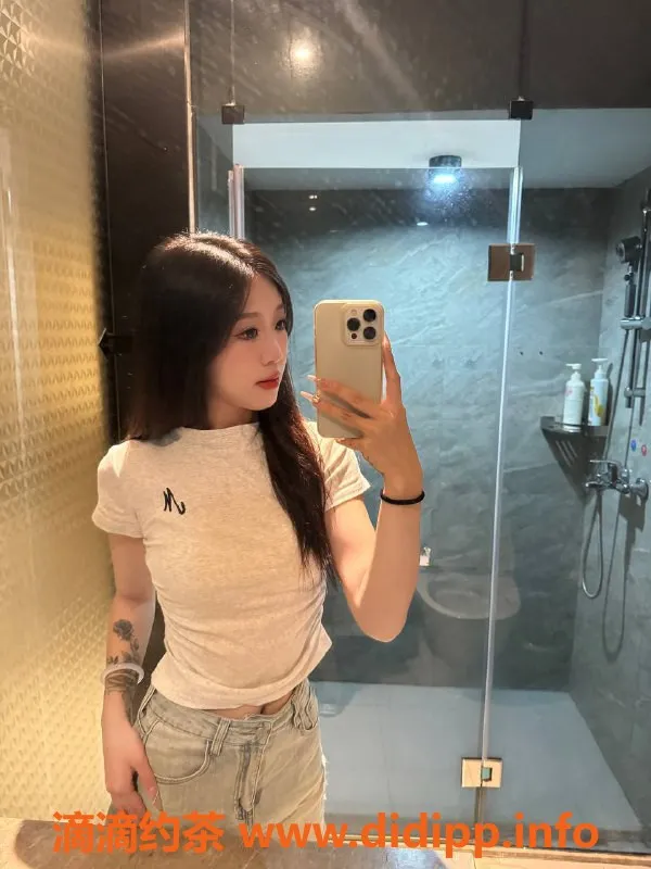 广州楼凤-黄埔嫩妹小冉，700元超值体验！