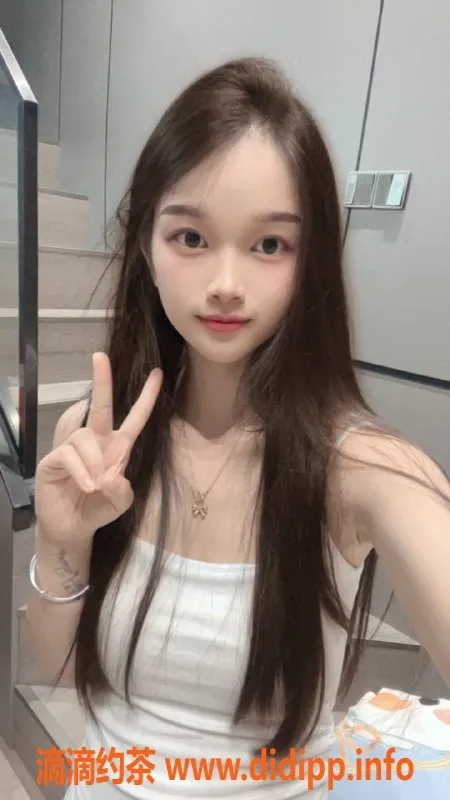 深圳楼凤资源信息,龙华丹丹，800元亲密体验，制服诱惑