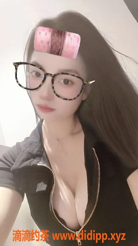 深圳楼凤-宝安乖乖，舌吻制服诱惑，700p起