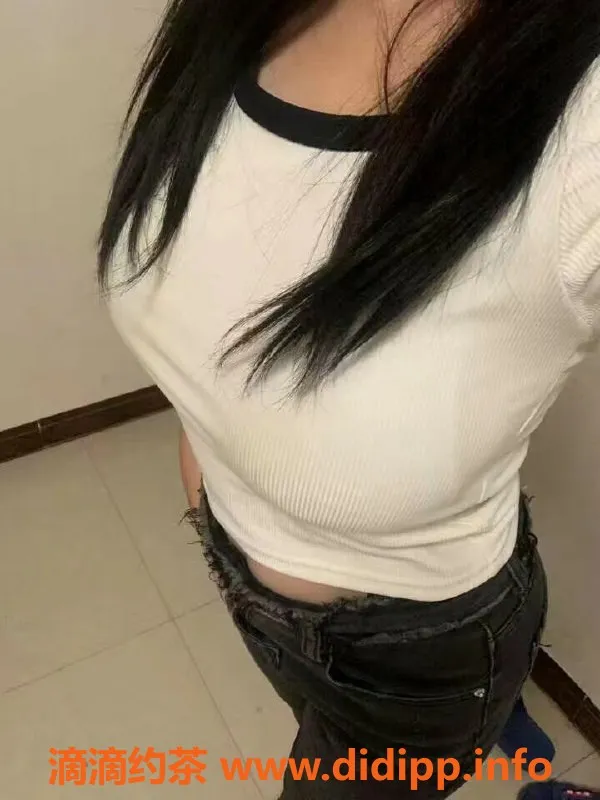 成都楼凤资源信息,成都18岁巨乳嫩妹，300元包天体验！