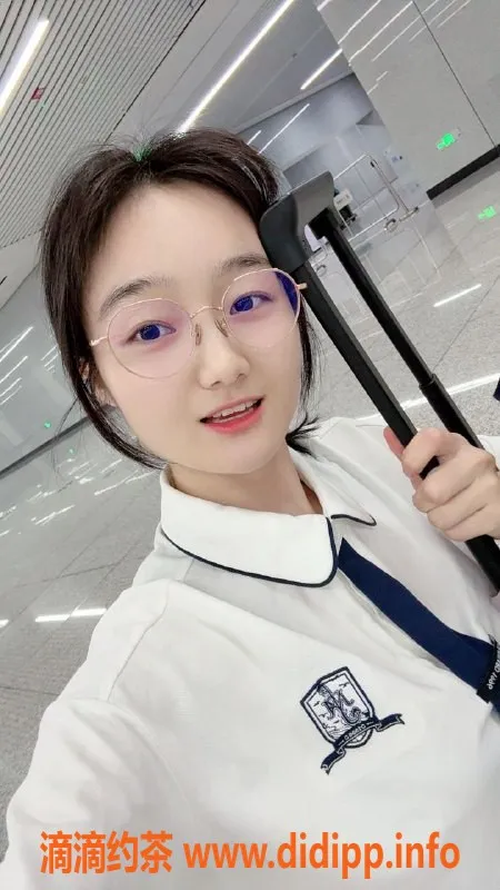 杭州楼凤-19岁瑶瑶，160高、90重，温柔开朗等你体验