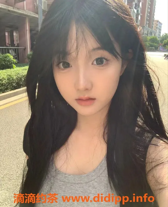 深圳楼凤-龙华区小新，18岁C胸少女，超值服务！