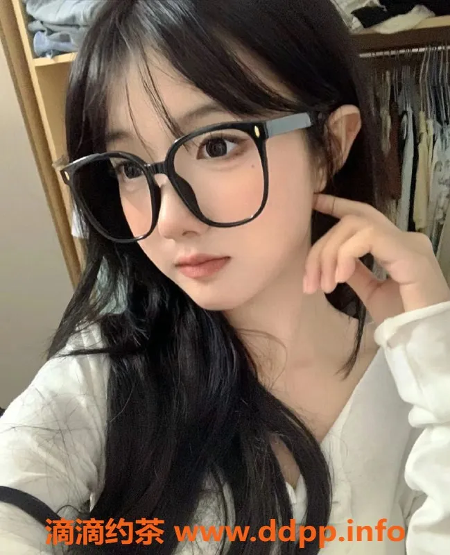 深圳楼凤-深圳龙华的小新，18岁163高88斤，千五档服务