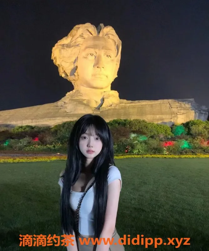 深圳楼凤-深圳龙华的小新，18岁163高88斤，千五档服务