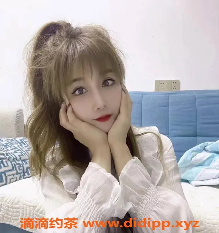 武汉楼凤-汉口狐狸精 164cm 90斤 36C 期待你的亲昧