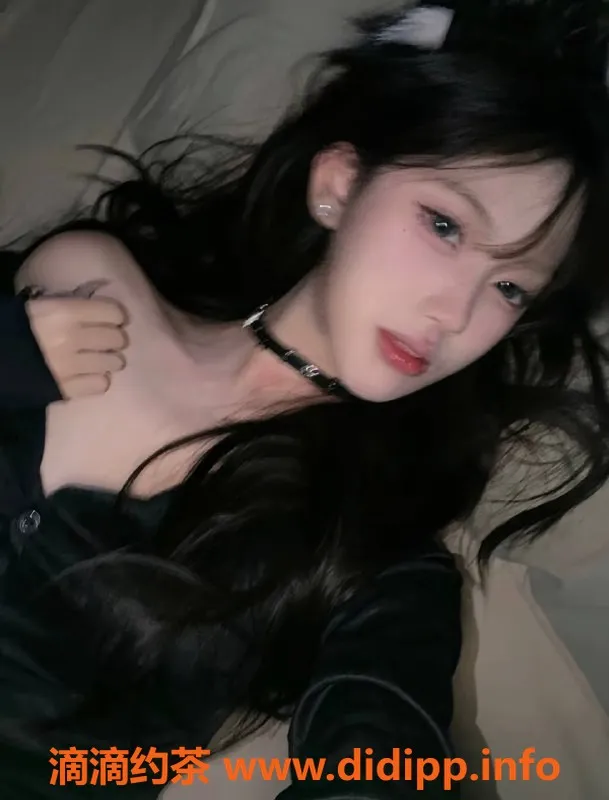 武汉楼凤-君宝21岁小萝莉，162cm，C杯，800元起