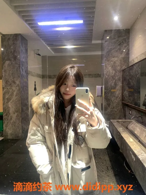 杭州楼凤-小趴菜快跑，165高、95斤，全方位服务体验