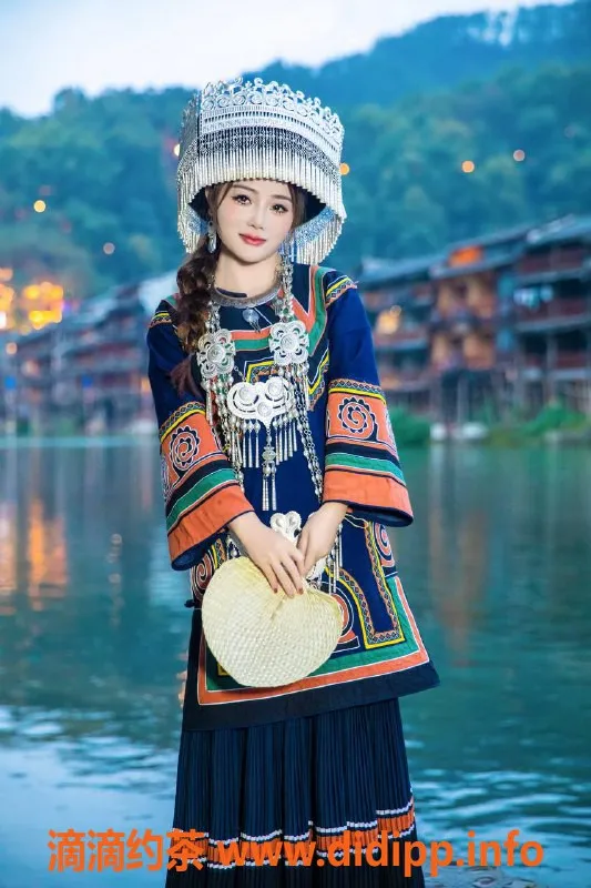 北京spa会所-朝阳小灵子，高颜值36C，52斤蜜桃翘，专业按摩服务