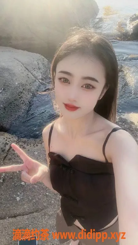 广州楼凤-双飞姐妹花：小涵小花，热情服务，天河约会