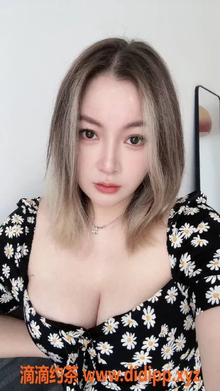 广州楼凤-广佛线思琪26岁 163cm 53kg 36D紧致小姐姐