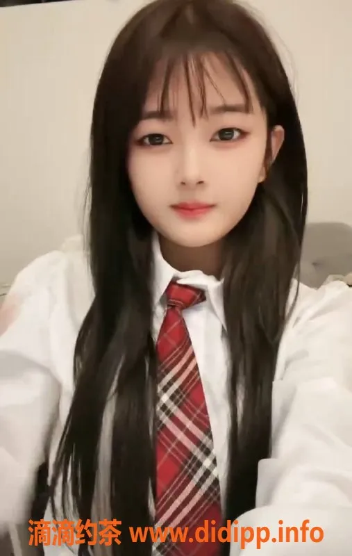 深圳楼凤-龙岗小果老师，700元体验女友感受