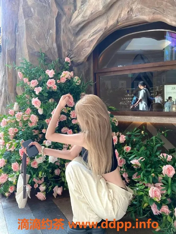 上海楼凤-普陀清纯校花兮兮，12p/22pp大长腿等你！