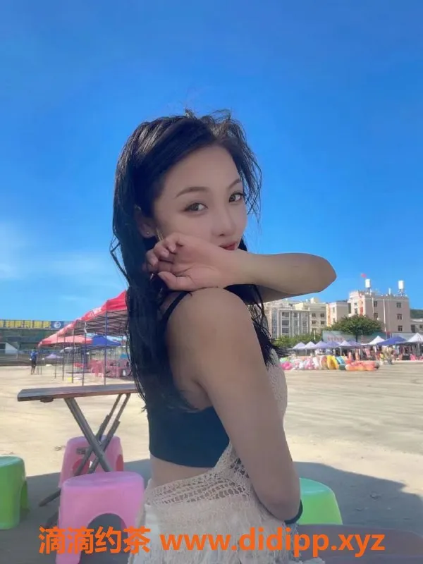 广州楼凤-天河静静：24岁，165cm，激情服务600元起