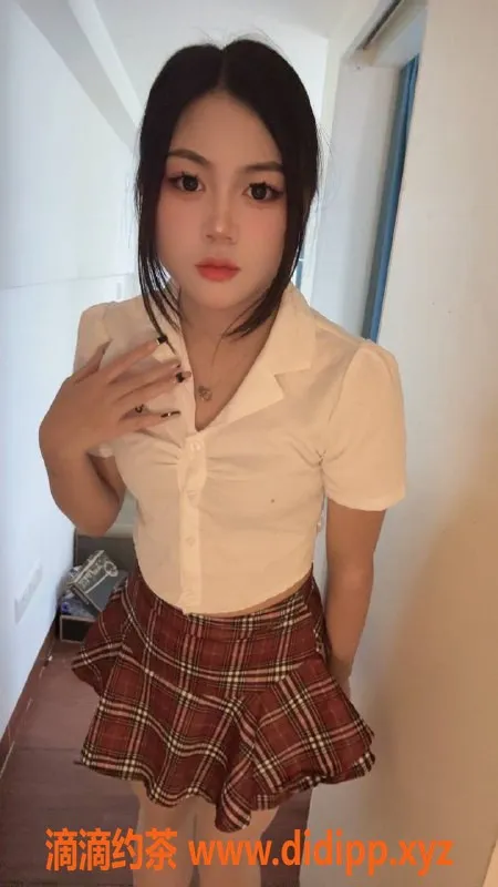 广州楼凤-番禺梦梦 18岁 162cm 51kg 34B 温柔陪浴服务