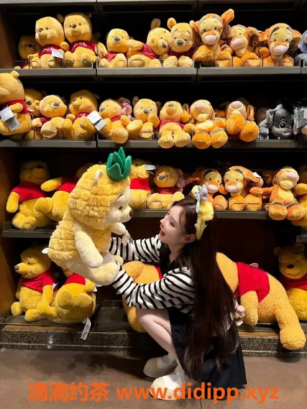 杭州楼凤-拱墅草莓🍓，167cm身高，104斤C罩杯，超甜女友系服务