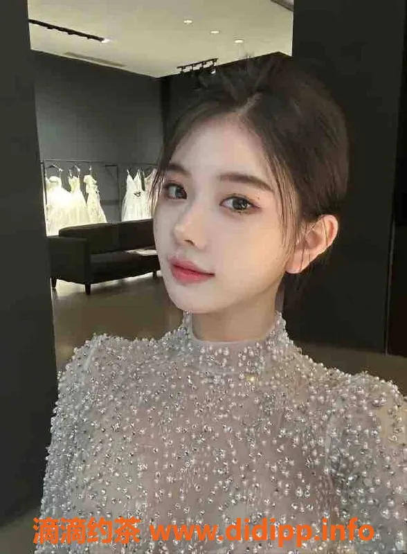 上海楼凤-黄浦嘉儿：167cm小蛮腰，36D诱惑，2000元起