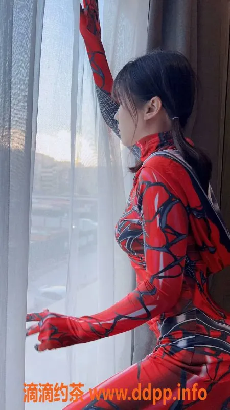 广州楼凤-梦然 25岁 160cm 46kg 仅需599p 360度服务