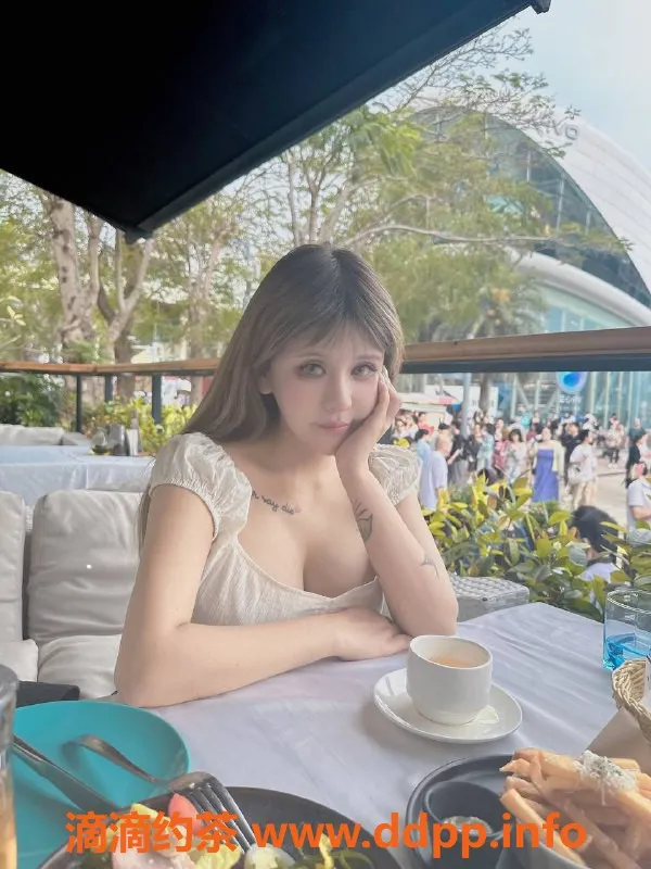 深圳楼凤-南山维族美女，160cm，46kg，性感迷人