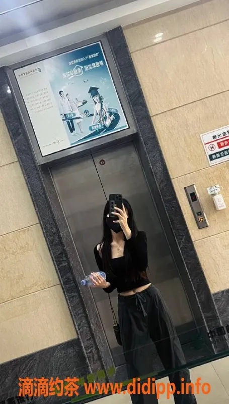 深圳楼凤-深圳南山小怪怪，1500元激情服务，尽享鸳鸯浴