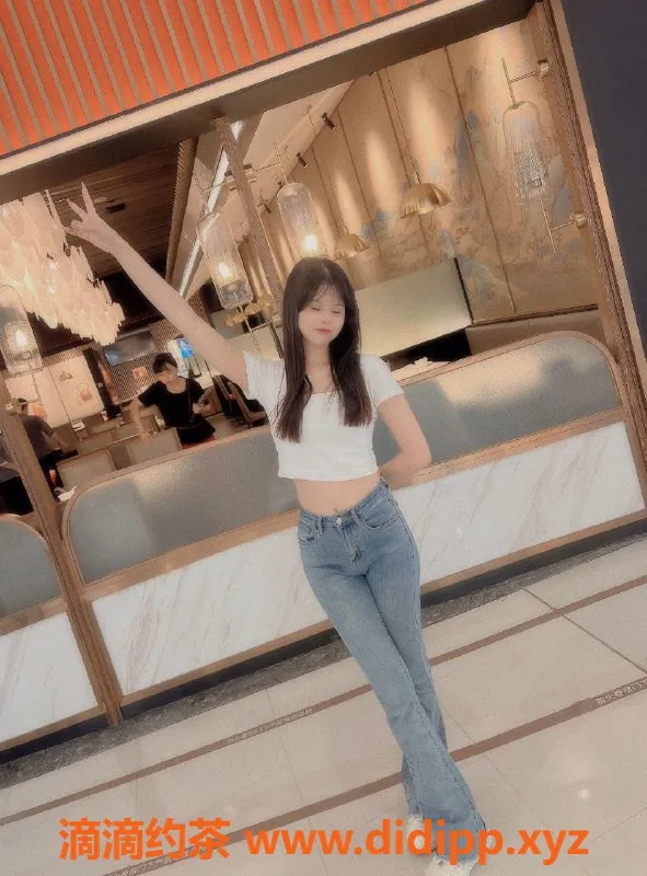 深圳楼凤-龙岗敏敏 22岁 164cm 46kg 性感服务来袭