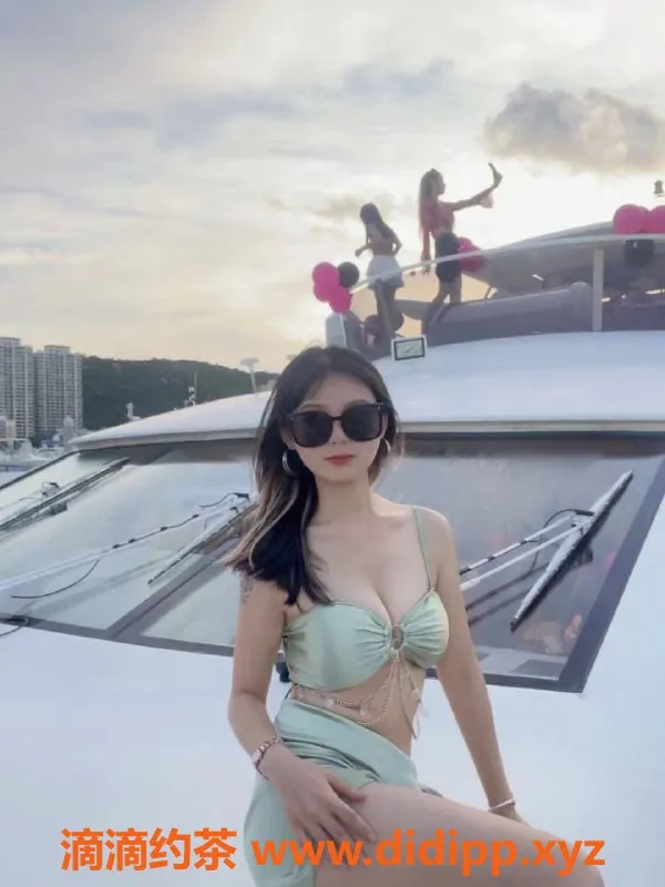 武汉楼凤-张雨琪 24岁 160cm B罩杯 精品服务1990元包夜