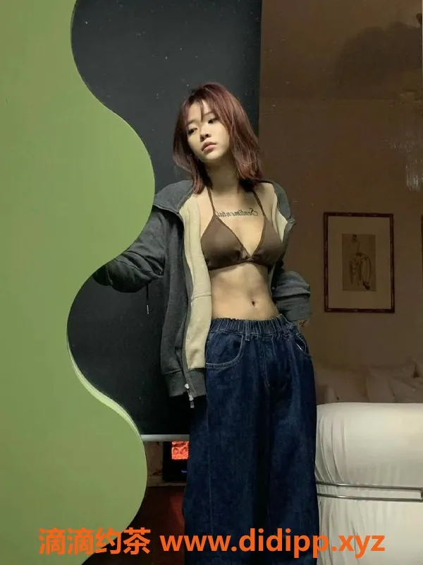 广州上门服务-白云区新人佳佳，超白肤色165cm，18岁上门服务