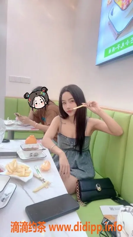 深圳楼凤-24岁深圳光明小妹，只需600元，超级诱人！