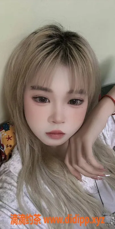 广州楼凤-佛山18岁新人九儿，165cm，服务贴心