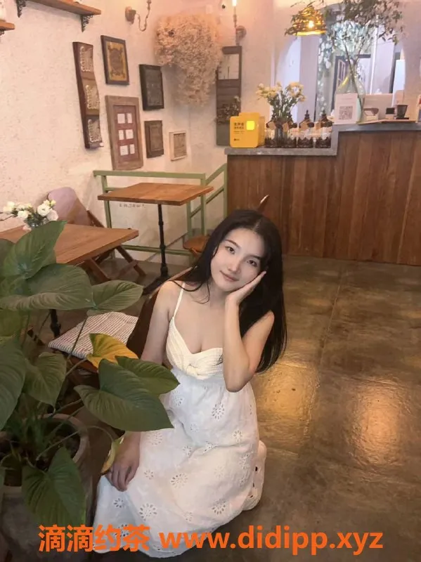 深圳楼凤-光明 157CM 44KG 34B 外出服务可用