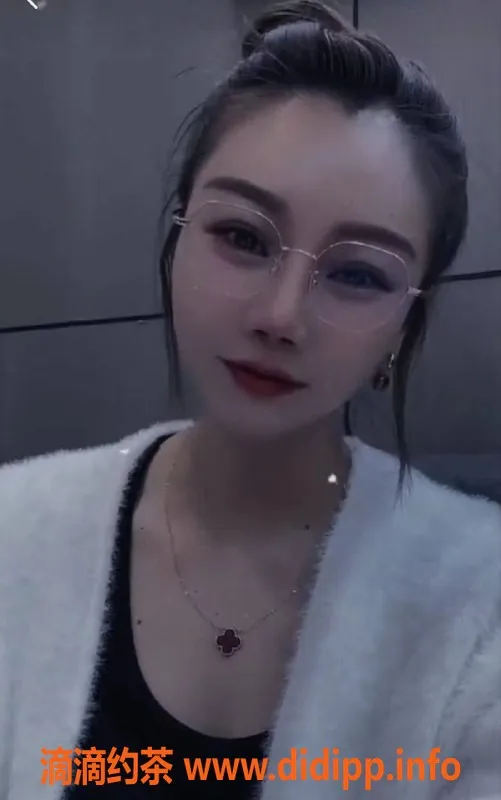 武汉楼凤-武昌区安宝，158cm身材，40分钟仅需500