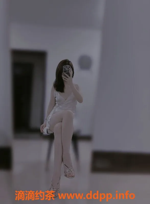 广州楼凤-爱丽莎：26岁165cm天然36D，超白皮肤，特技服务