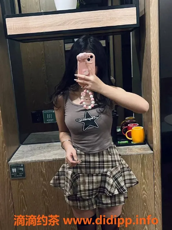 广州楼凤资源信息,广州天河 06年小母狗，157cm44kg，1800元/3h