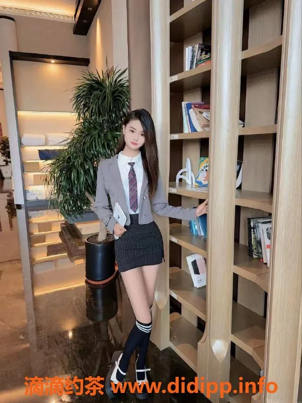 广州楼凤资源信息,广州天河蓝莓朵朵，700元蛇吻服务等你体验