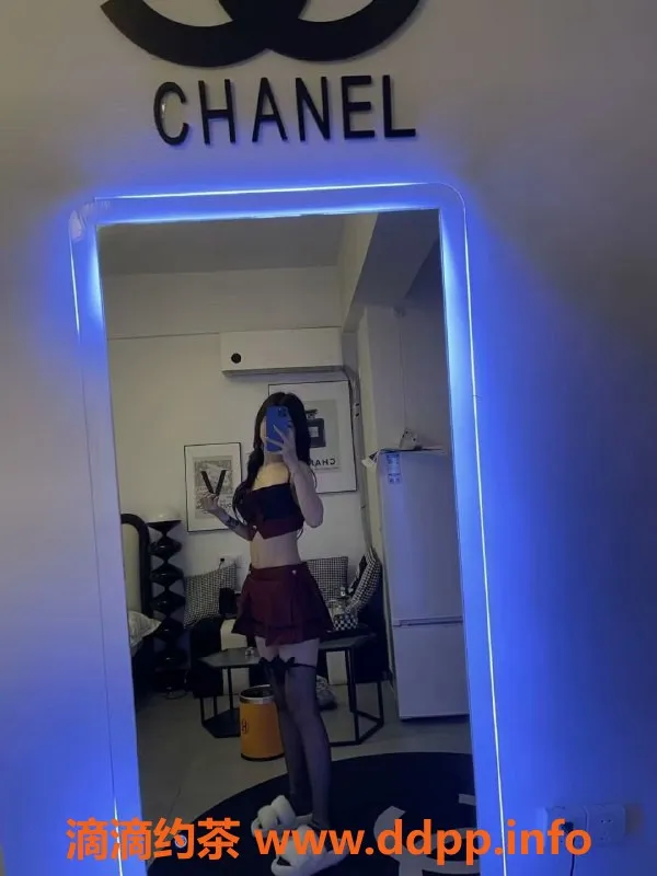 武汉上门服务-洪山区小熙熙，19岁165cm身材火辣