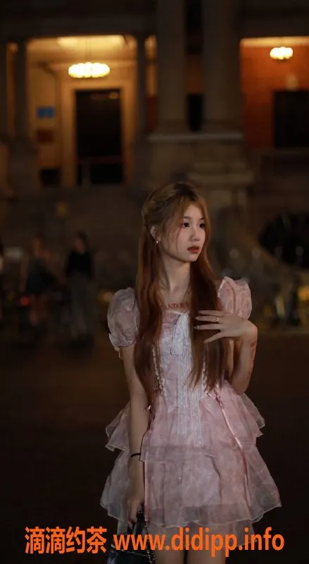 深圳楼凤-南山白虎小姐姐：18岁165cm，40kg，超值体验！