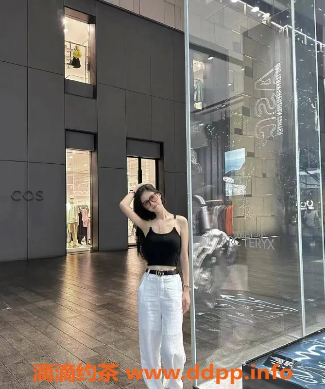 深圳楼凤-龙岗坂田御姐怡妹子，900p起，超棒体验！