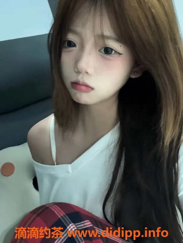 福州楼凤-福州萝莉118号上门服务，160/38D，69体验