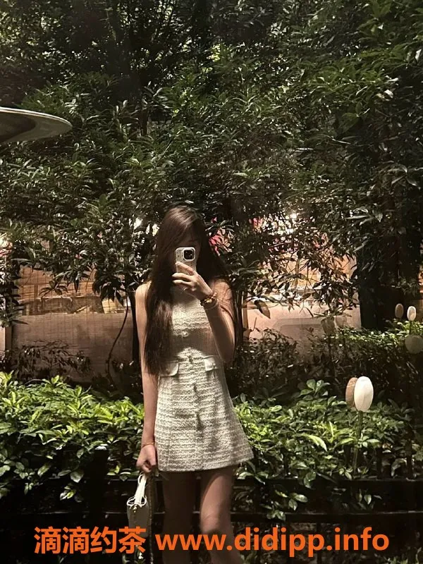 成都楼凤-成华区#小u，嫩妹大胸，车费7p