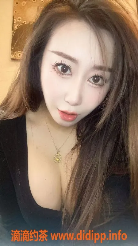 成都楼凤-火车南站小浪浪，服务车上门大胸诱惑