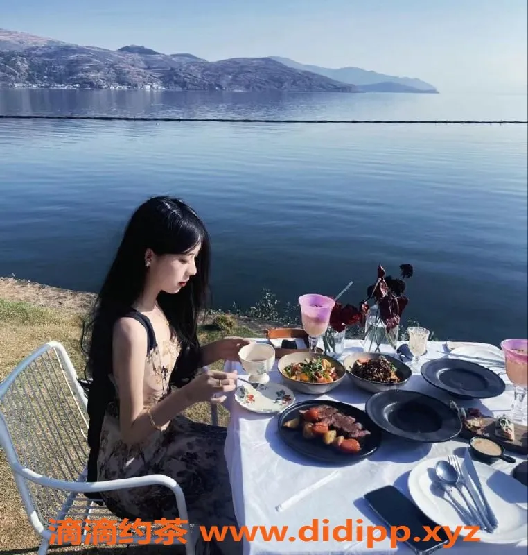 上海楼凤-普陀嫩妹姿姿，164CM，45KG，1400元起