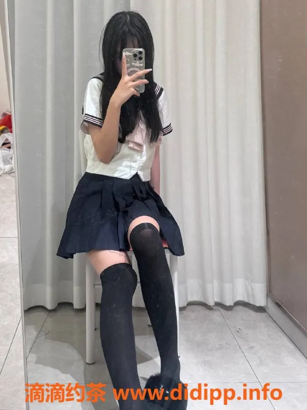 广州楼凤资源信息,广州黄埔小雯酱，700元舌吻胸推体验