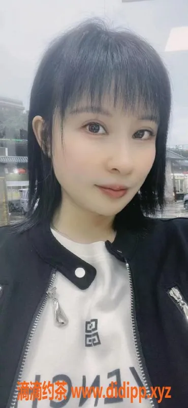 深圳楼凤资源信息,龙华24岁白嫩妹子，160cm，45斤，胸围36D，千元起约