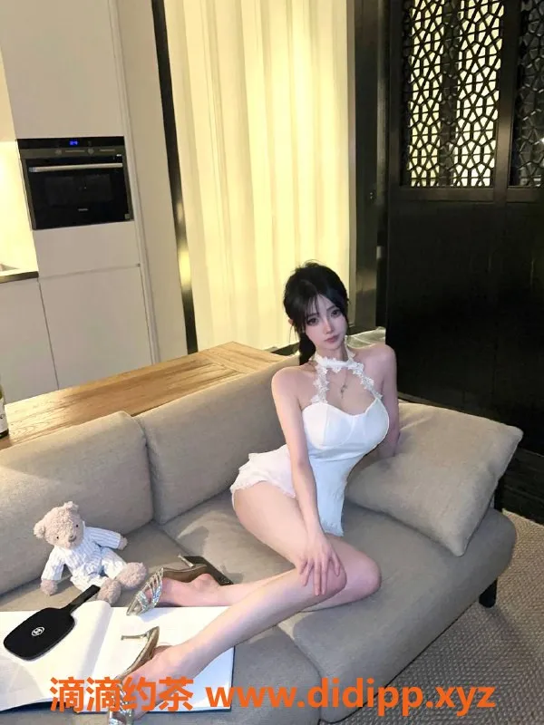 上海楼凤-静安困困：肤白大胸166身高，2000元起