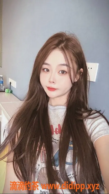 深圳楼凤-龙华若曦，18岁C杯美娃，私约899起