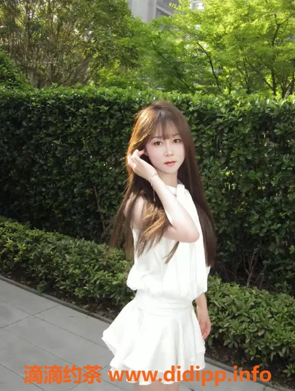 深圳楼凤-龙华宣萱，口爆按摩788元起